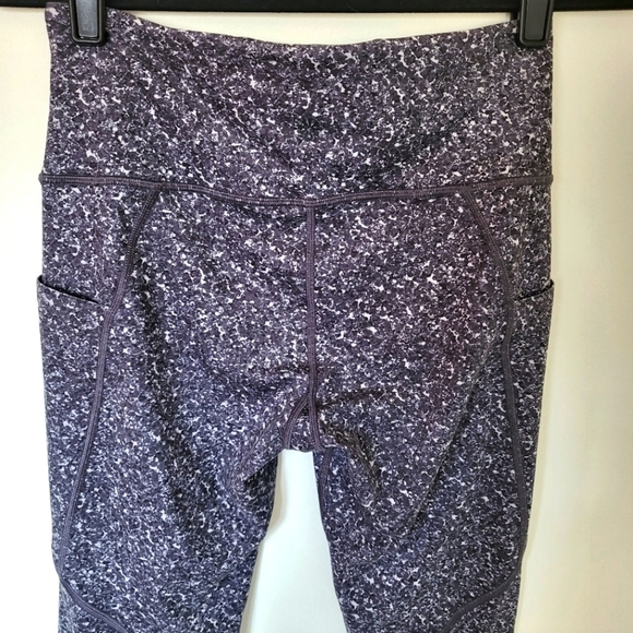 EUC Athleta Salutation Stash Pocket Tight Pebble Beach Legging Gray Small - Picture 7 of 15